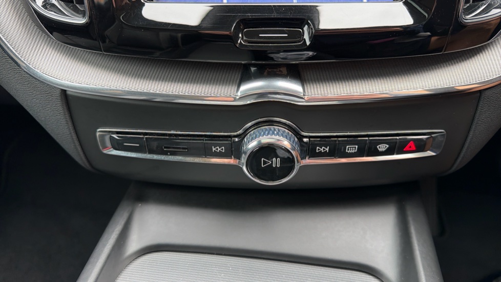 Volvo XC60 2.0 T6 [350] RC PHEV Plus Dark 5dr AWD Geartronic Estate - Image 37