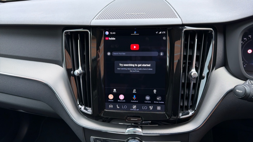 Volvo XC60 2.0 T6 [350] RC PHEV Plus Dark 5dr AWD Geartronic Estate - Image 39