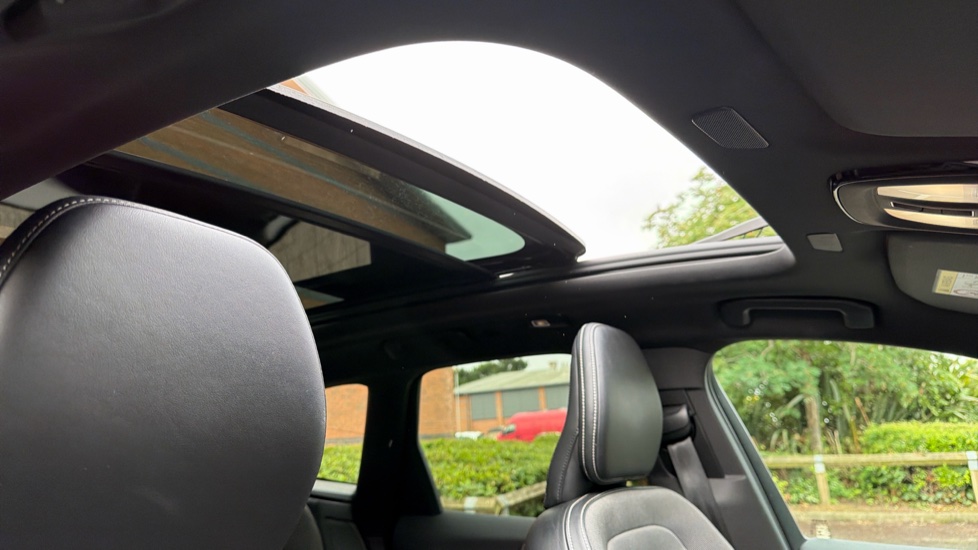 Volvo XC60 2.0 T6 [350] RC PHEV Plus Dark 5dr AWD Geartronic Estate - Image 49