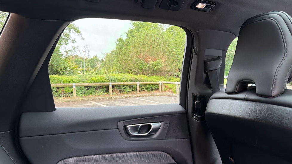 Volvo XC60 2.0 T6 [350] RC PHEV Plus Dark 5dr AWD Geartronic Estate - Image 51