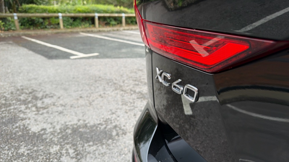 Volvo XC60 2.0 T6 [350] RC PHEV Plus Dark 5dr AWD Geartronic Estate - Image 57