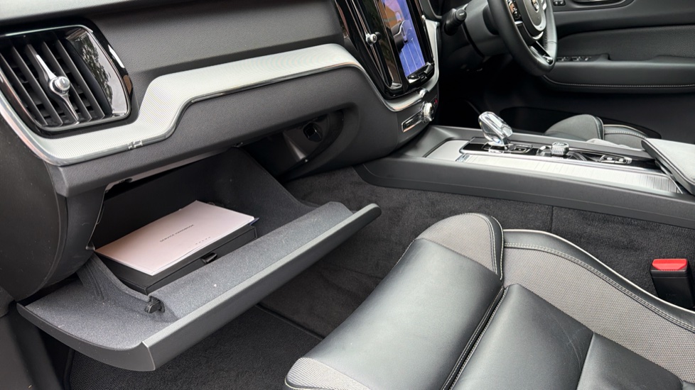 Volvo XC60 2.0 T6 [350] RC PHEV Plus Dark 5dr AWD Geartronic Estate - Image 66
