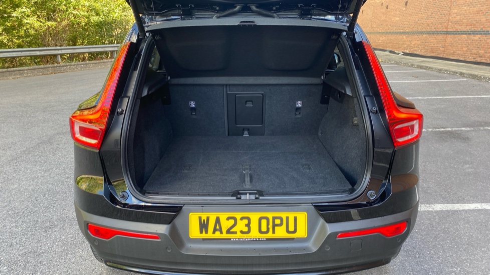 Volvo XC40 2.0 B3P Plus Dark 5dr Auto Petrol Estate - Image 13