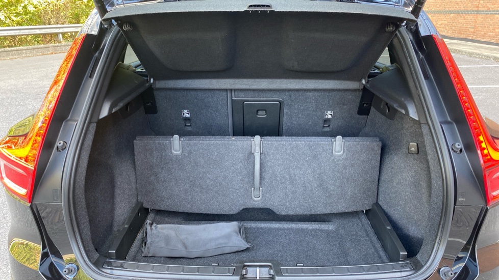 Volvo XC40 2.0 B3P Plus Dark 5dr Auto Petrol Estate - Image 15