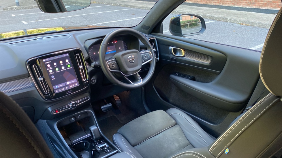 Volvo XC40 2.0 B3P Plus Dark 5dr Auto Petrol Estate - Image 28