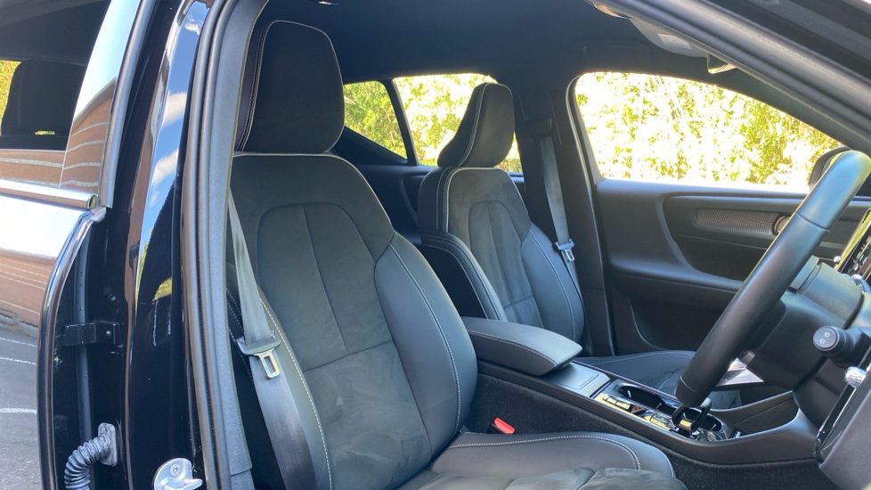 Volvo XC40 2.0 B3P Plus Dark 5dr Auto Petrol Estate - Image 33