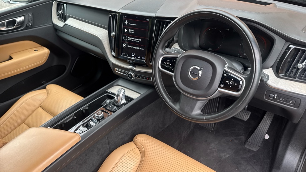 Volvo XC60 2.0 T8 390 Hybrid Inscription Pro 5dr AWD G tronic Estate - Image 4
