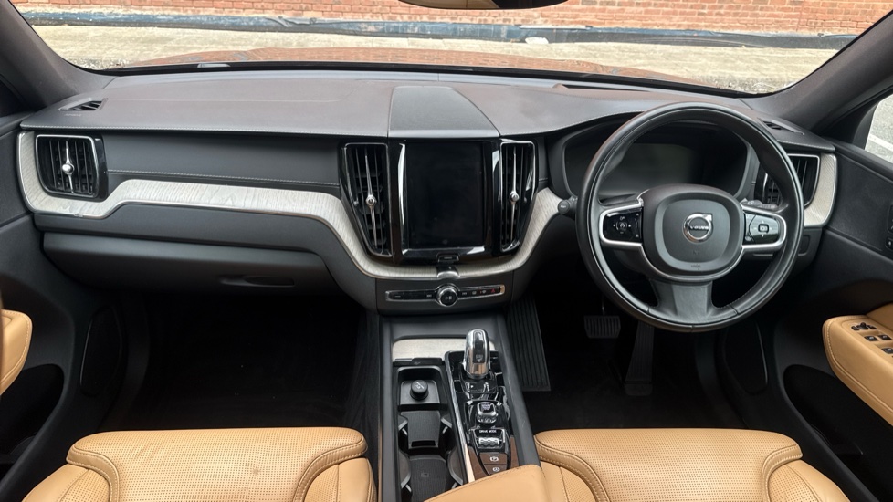 Volvo XC60 2.0 T8 390 Hybrid Inscription Pro 5dr AWD G tronic Estate - Image 5
