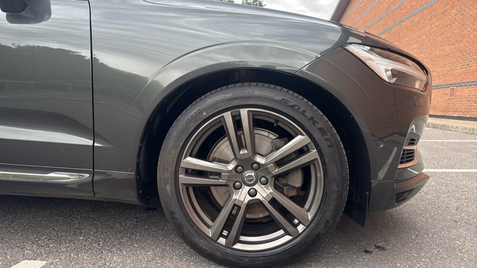 Volvo XC60 2.0 T8 390 Hybrid Inscription Pro 5dr AWD G tronic Estate - Image 9