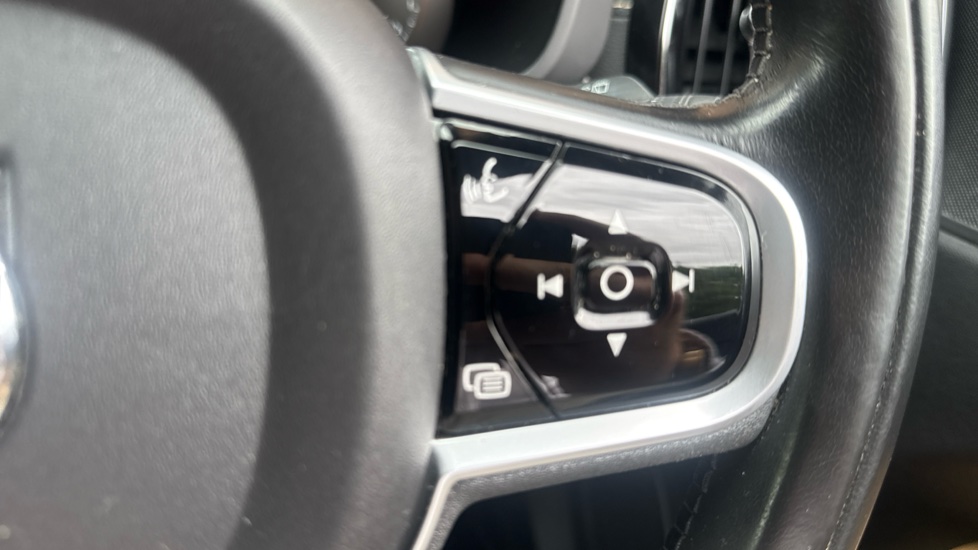 Volvo XC60 2.0 T8 390 Hybrid Inscription Pro 5dr AWD G tronic Estate - Image 35