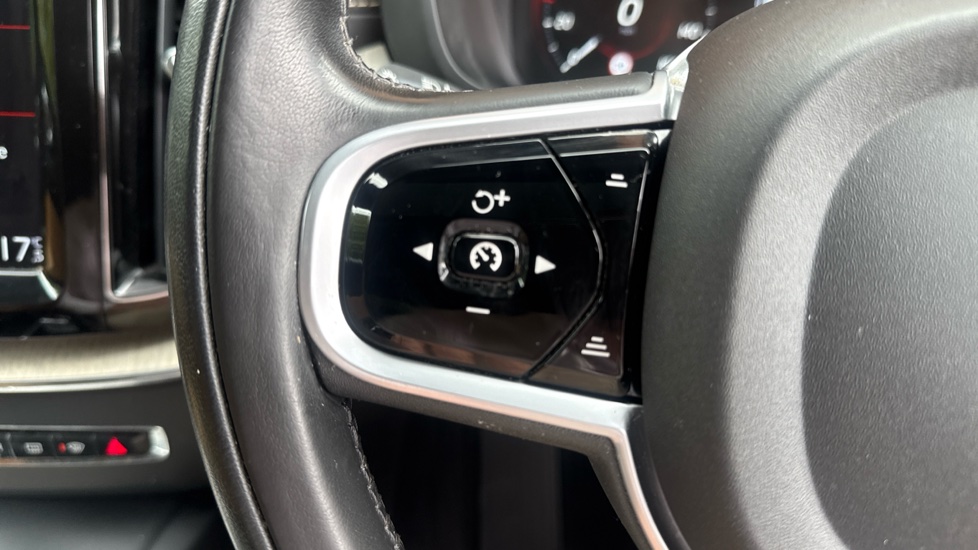 Volvo XC60 2.0 T8 390 Hybrid Inscription Pro 5dr AWD G tronic Estate - Image 36