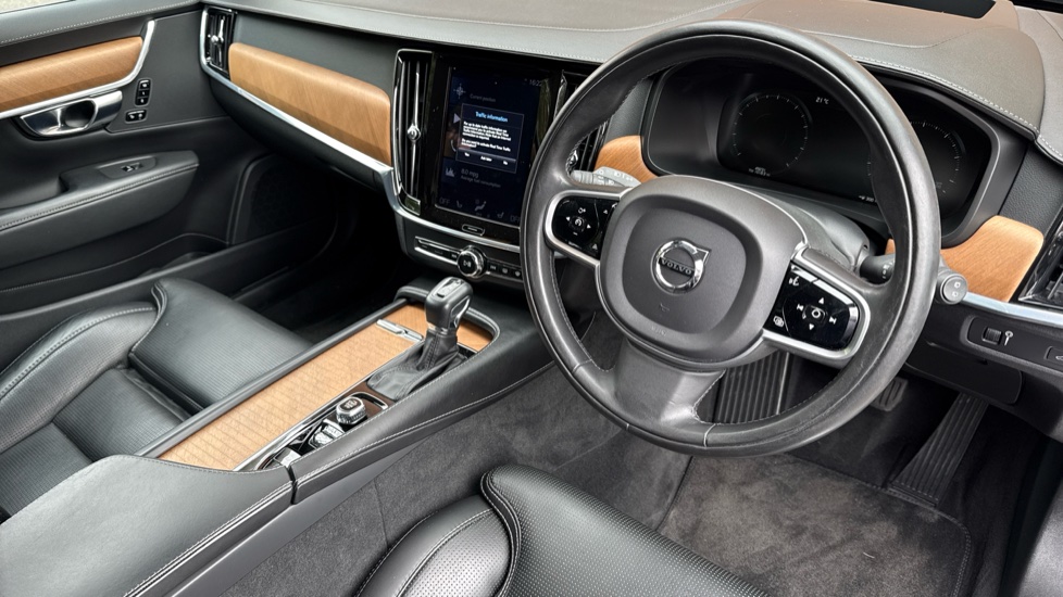 Volvo V90 2.0 T4 Inscription Plus 5dr Geartronic Petrol Estate - Image 4