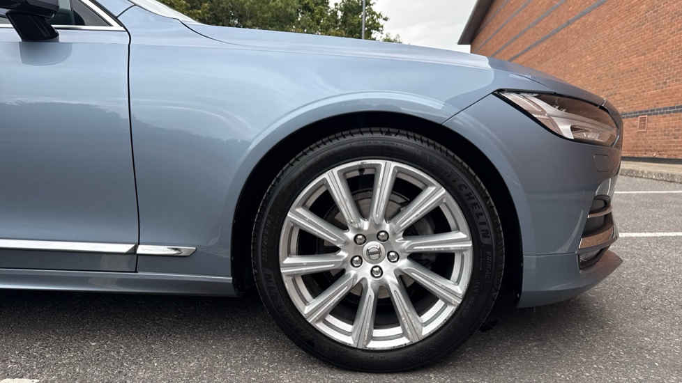 Volvo V90 2.0 T4 Inscription Plus 5dr Geartronic Petrol Estate - Image 9