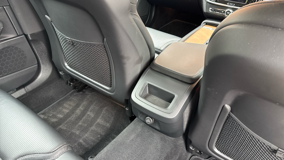 Volvo V90 2.0 T4 Inscription Plus 5dr Geartronic Petrol Estate - Image 16