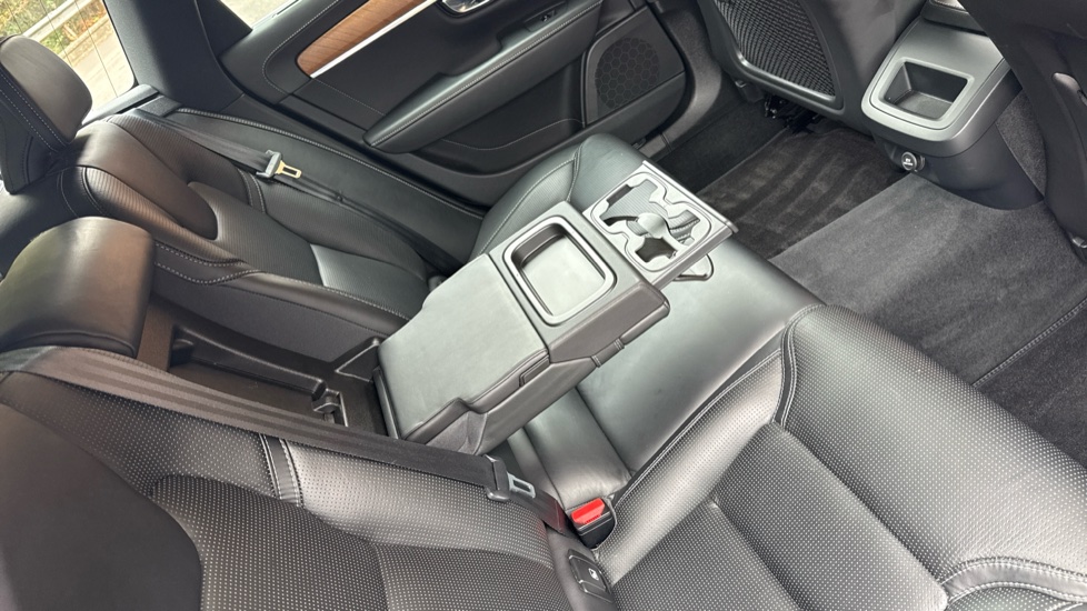 Volvo V90 2.0 T4 Inscription Plus 5dr Geartronic Petrol Estate - Image 19