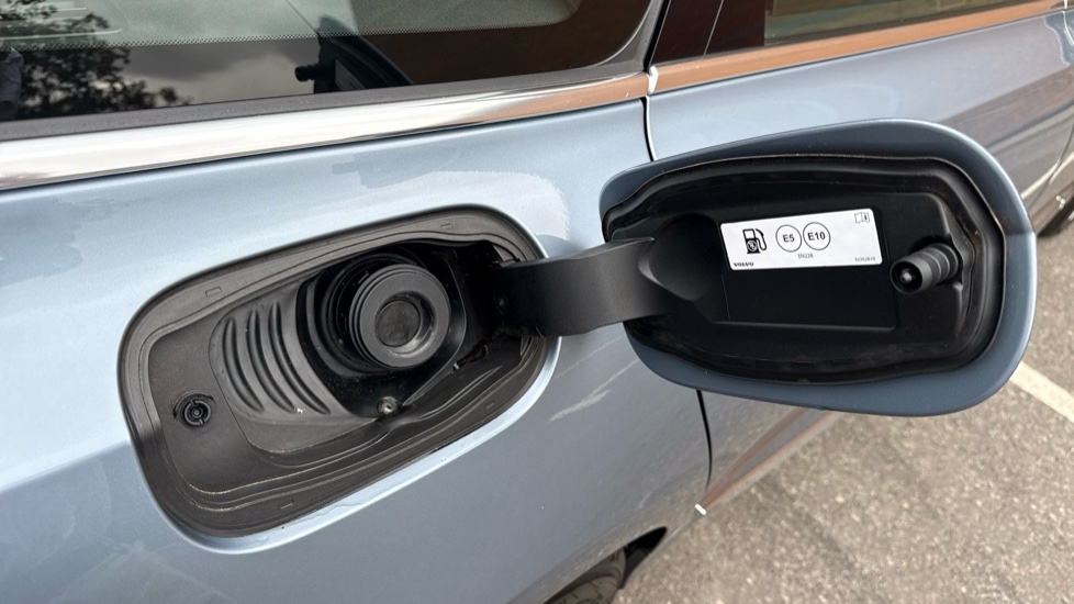 Volvo V90 2.0 T4 Inscription Plus 5dr Geartronic Petrol Estate - Image 21