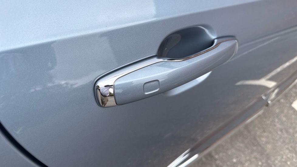 Volvo V90 2.0 T4 Inscription Plus 5dr Geartronic Petrol Estate - Image 22