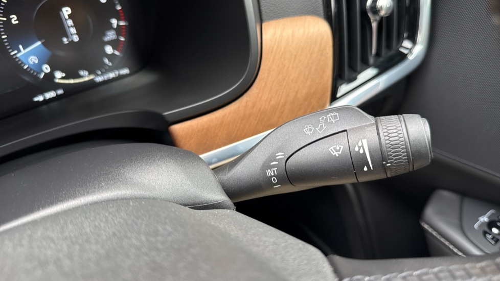 Volvo V90 2.0 T4 Inscription Plus 5dr Geartronic Petrol Estate - Image 27