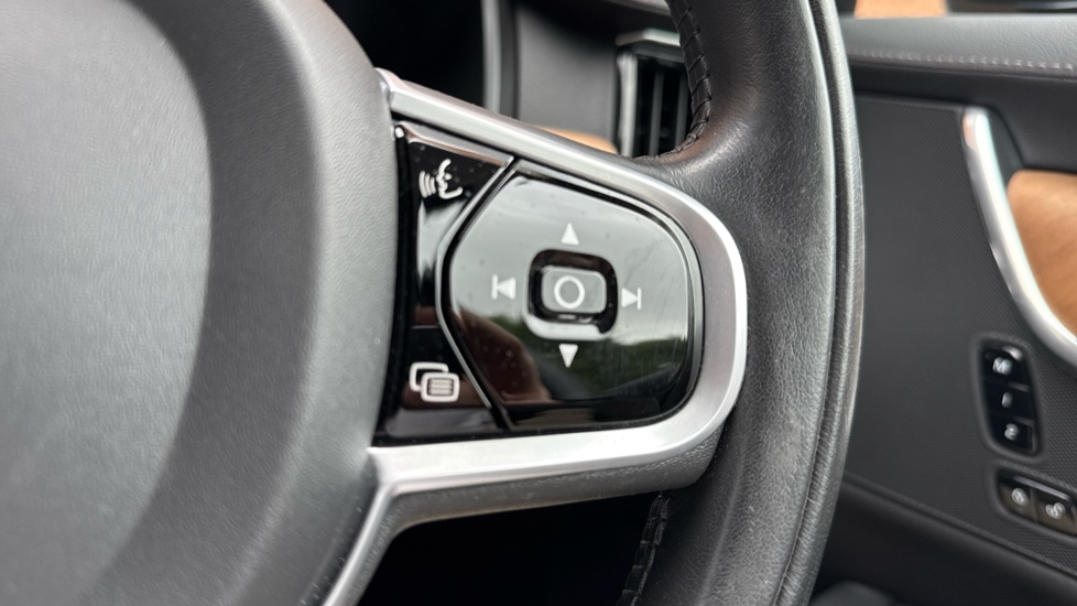 Volvo V90 2.0 T4 Inscription Plus 5dr Geartronic Petrol Estate - Image 29