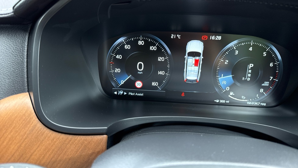 Volvo V90 2.0 T4 Inscription Plus 5dr Geartronic Petrol Estate - Image 31