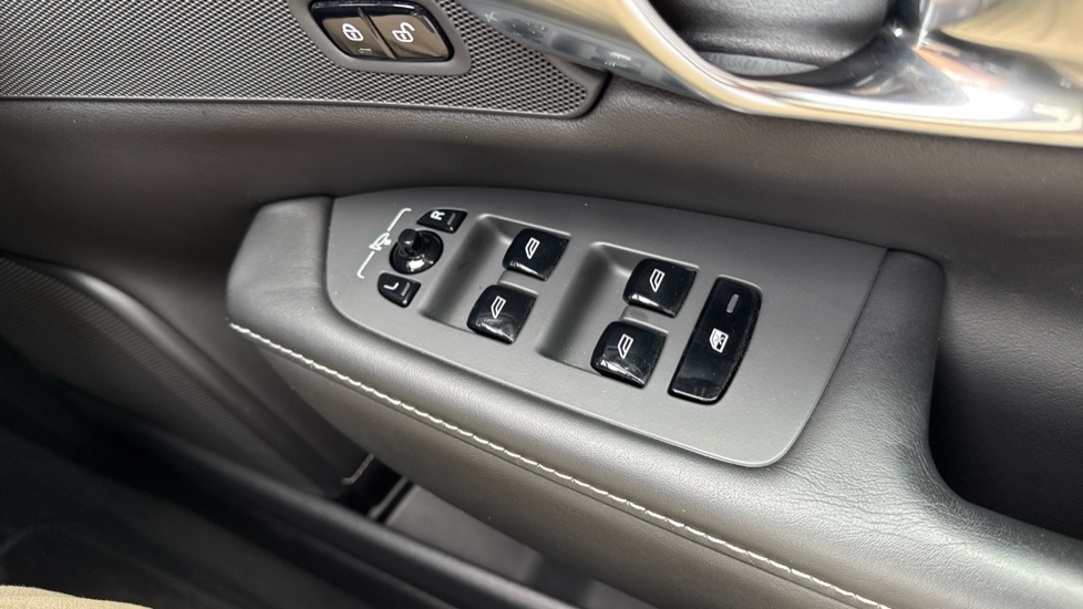 Volvo V90 2.0 T4 Inscription Plus 5dr Geartronic Petrol Estate - Image 34