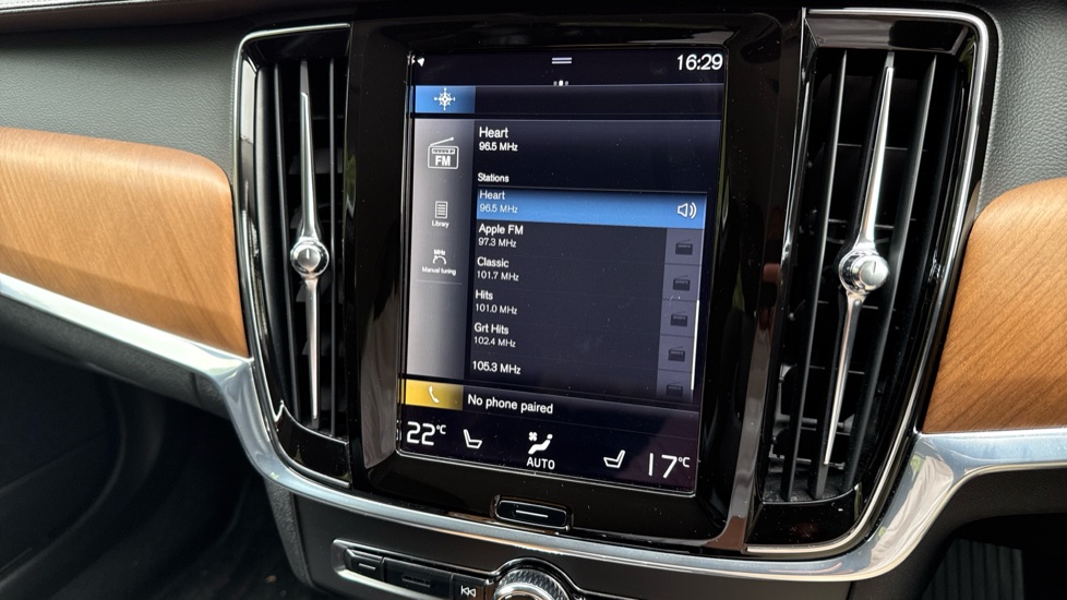 Volvo V90 2.0 T4 Inscription Plus 5dr Geartronic Petrol Estate - Image 37