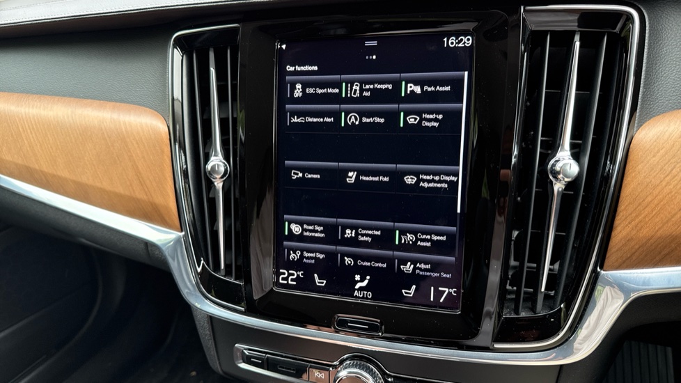 Volvo V90 2.0 T4 Inscription Plus 5dr Geartronic Petrol Estate - Image 40