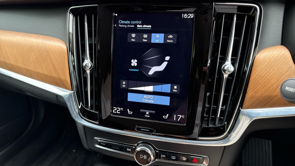 Volvo V90 2.0 T4 Inscription Plus 5dr Geartronic Petrol Estate - Image 45