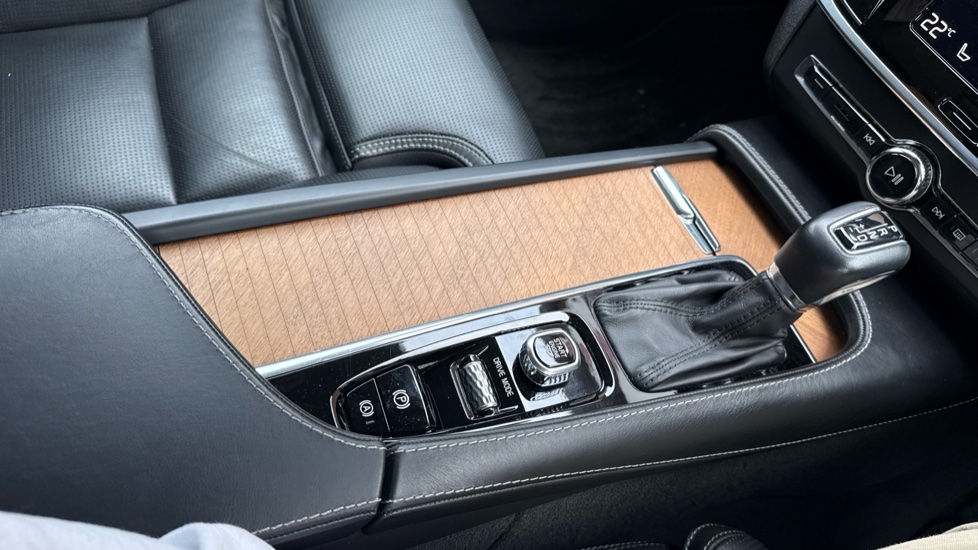 Volvo V90 2.0 T4 Inscription Plus 5dr Geartronic Petrol Estate - Image 47