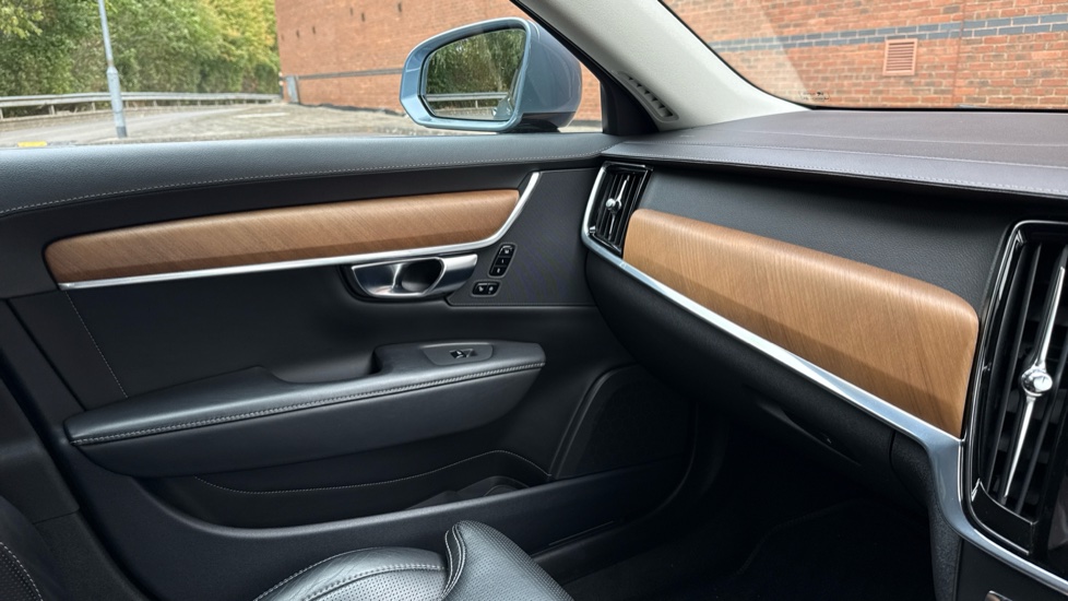 Volvo V90 2.0 T4 Inscription Plus 5dr Geartronic Petrol Estate - Image 50