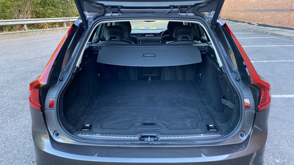 Volvo V90 2.0 B4D Plus Dark 5dr Auto Diesel Estate - Image 13
