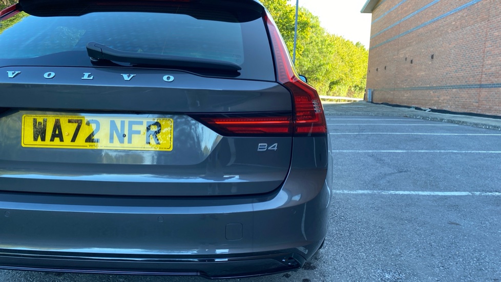 Volvo V90 2.0 B4D Plus Dark 5dr Auto Diesel Estate - Image 16