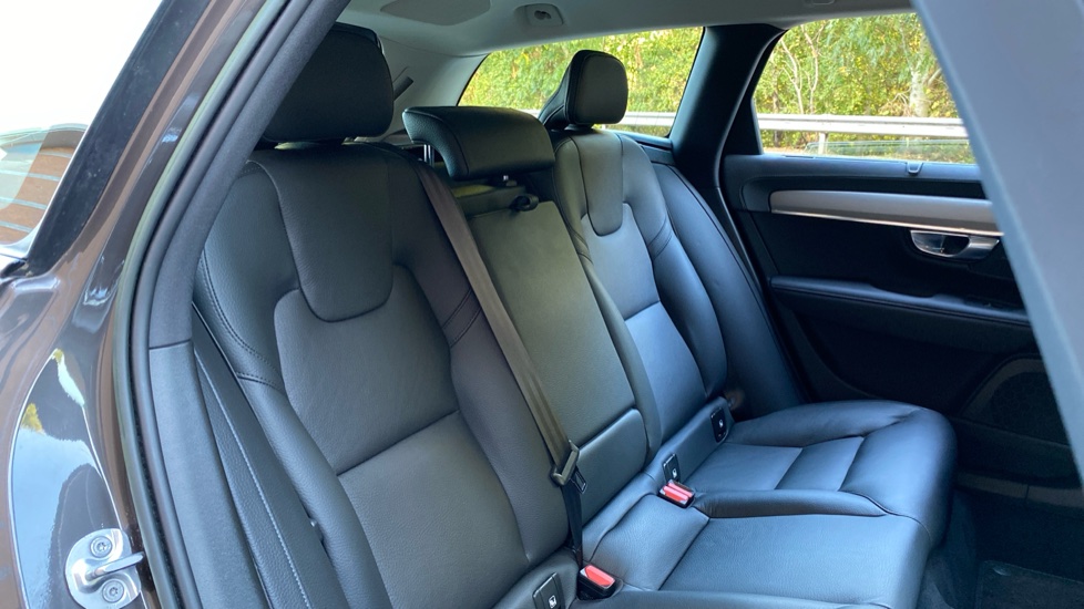 Volvo V90 2.0 B4D Plus Dark 5dr Auto Diesel Estate - Image 22