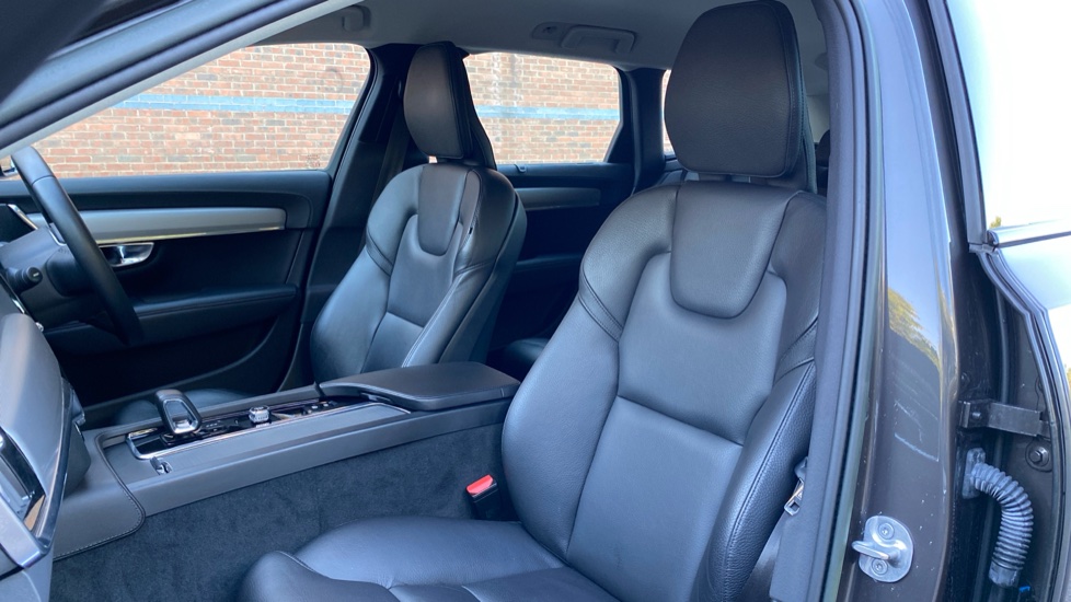 Volvo V90 2.0 B4D Plus Dark 5dr Auto Diesel Estate - Image 31