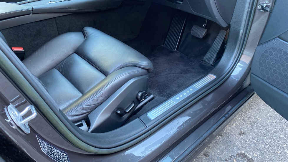 Volvo V90 2.0 B4D Plus Dark 5dr Auto Diesel Estate - Image 34