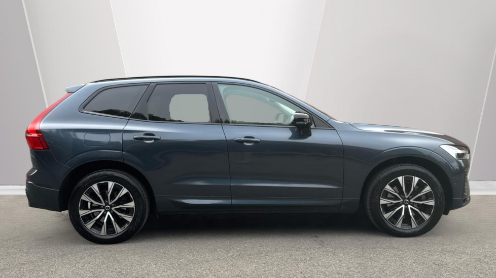 Volvo XC60 2.0 B4D Plus Dark 5dr AWD Geartronic Diesel Estate - Image 3