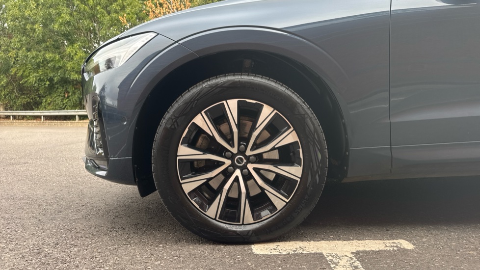 Volvo XC60 2.0 B4D Plus Dark 5dr AWD Geartronic Diesel Estate - Image 9