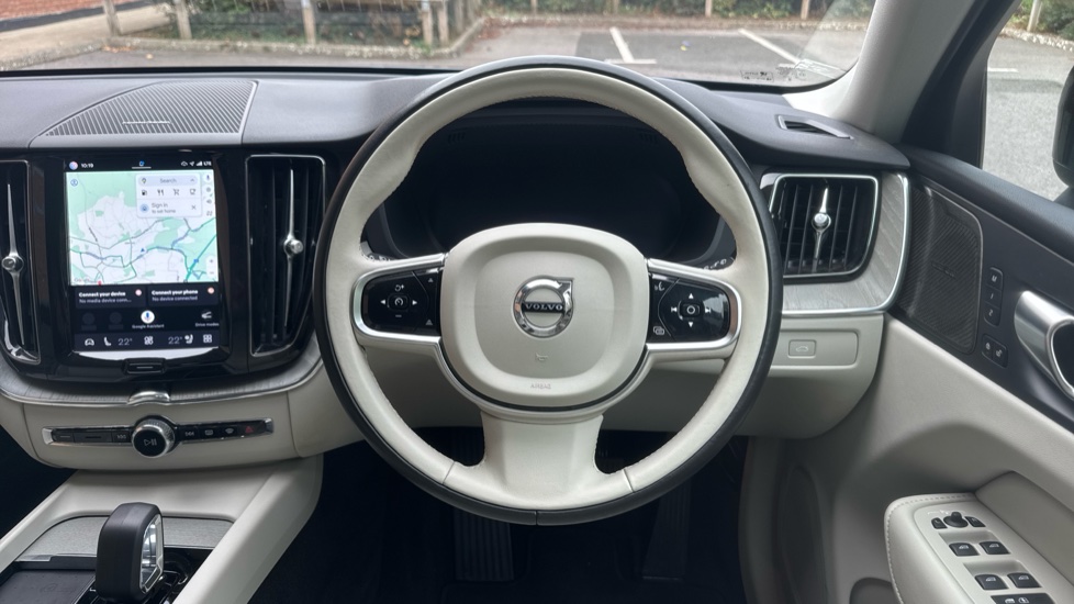 Volvo XC60 2.0 B4D Plus Dark 5dr AWD Geartronic Diesel Estate - Image 10