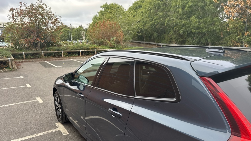 Volvo XC60 2.0 B4D Plus Dark 5dr AWD Geartronic Diesel Estate - Image 15