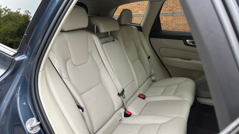 Volvo XC60 2.0 B4D Plus Dark 5dr AWD Geartronic Diesel Estate - Image 20