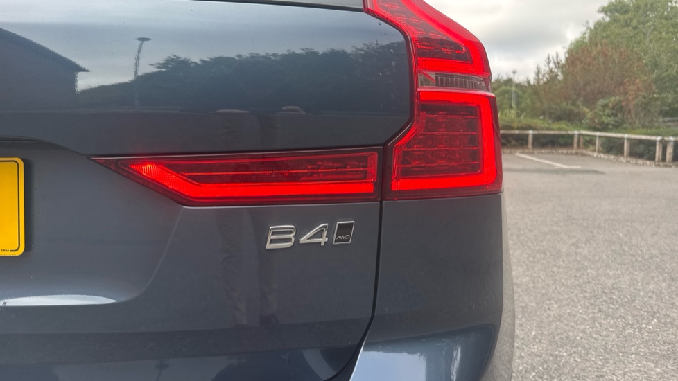 Volvo XC60 2.0 B4D Plus Dark 5dr AWD Geartronic Diesel Estate - Image 27
