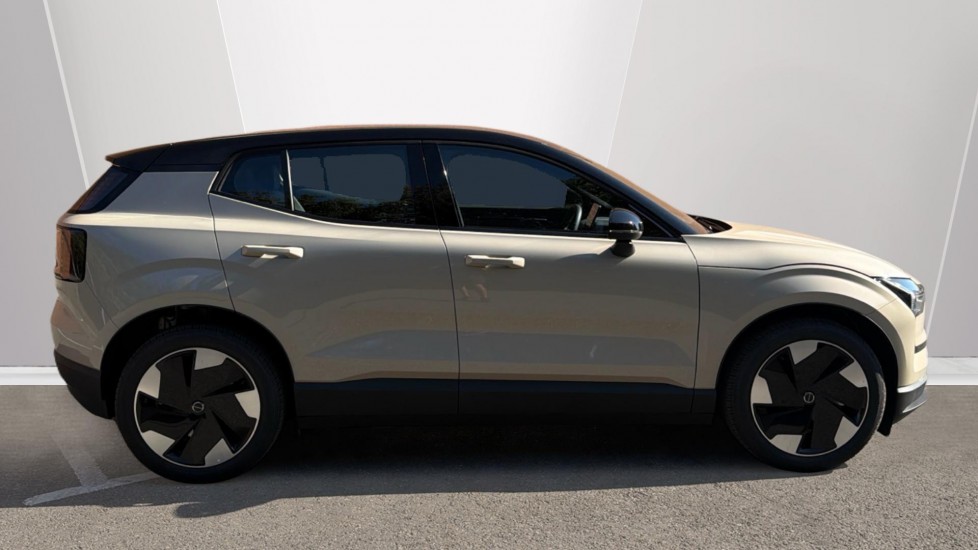 Volvo EX30 200kW SM Extended Range Plus 69kWh 5dr Auto Electric Estate - Image 3