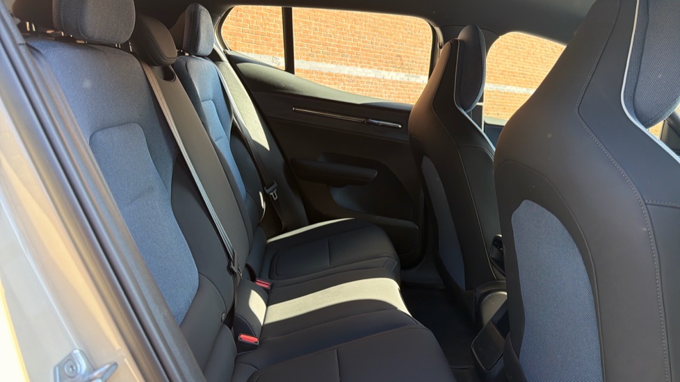 Volvo EX30 200kW SM Extended Range Plus 69kWh 5dr Auto Electric Estate - Image 6