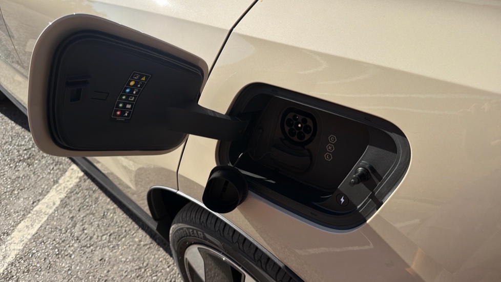Volvo EX30 200kW SM Extended Range Plus 69kWh 5dr Auto Electric Estate - Image 15