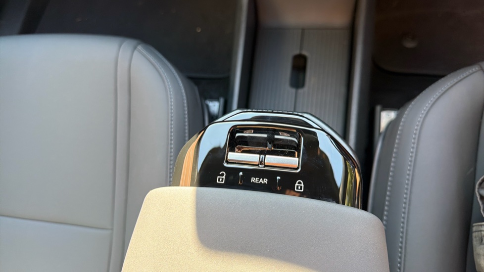 Volvo EX30 200kW SM Extended Range Plus 69kWh 5dr Auto Electric Estate - Image 21