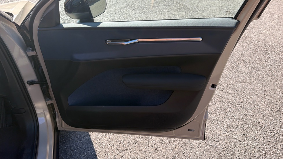 Volvo EX30 200kW SM Extended Range Plus 69kWh 5dr Auto Electric Estate - Image 26