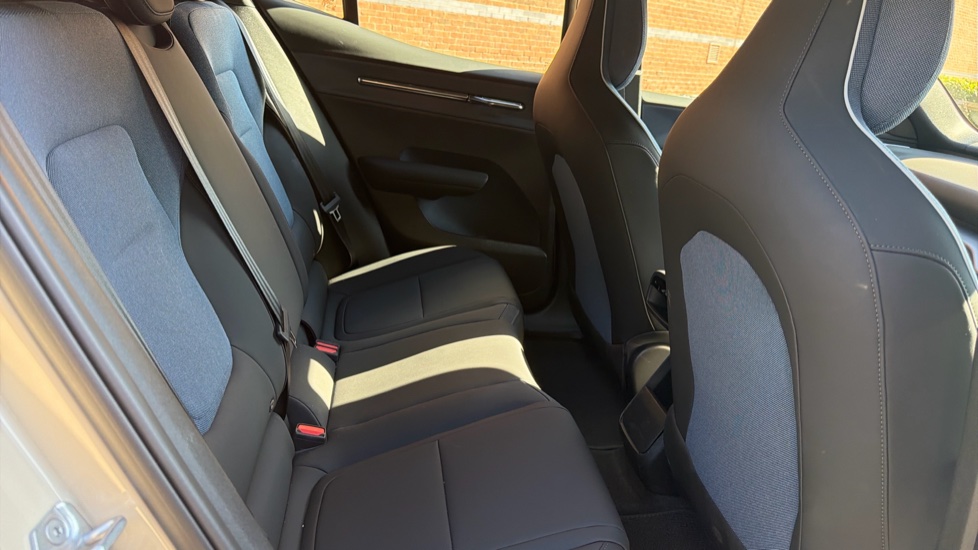 Volvo EX30 200kW SM Extended Range Plus 69kWh 5dr Auto Electric Estate - Image 30