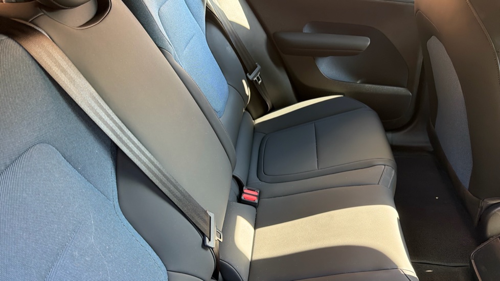 Volvo EX30 200kW SM Extended Range Plus 69kWh 5dr Auto Electric Estate - Image 31