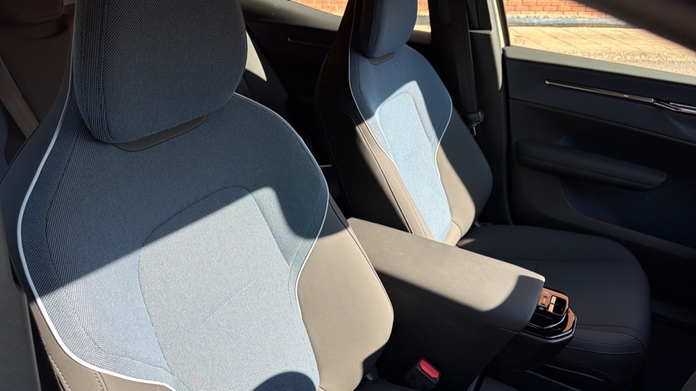 Volvo EX30 200kW SM Extended Range Plus 69kWh 5dr Auto Electric Estate - Image 50
