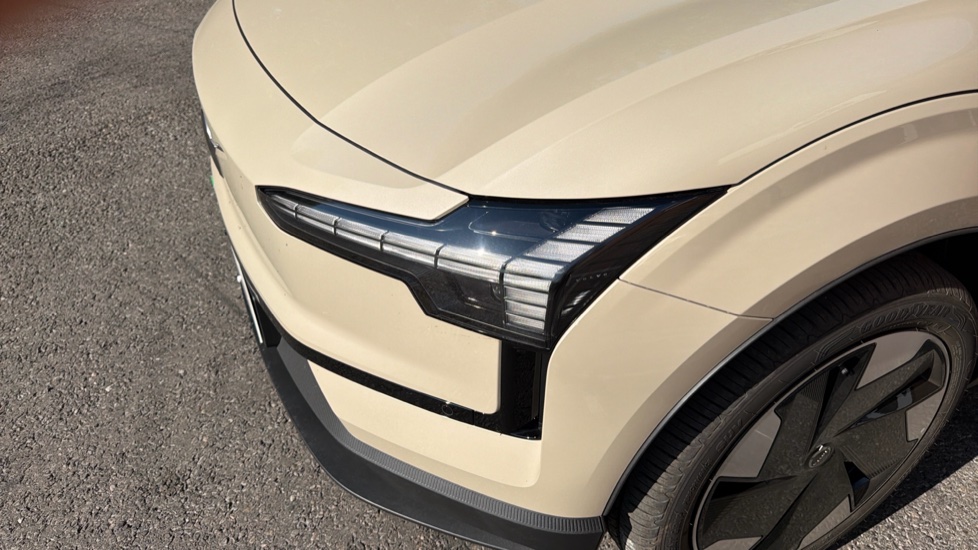 Volvo EX30 200kW SM Extended Range Plus 69kWh 5dr Auto Electric Estate - Image 61